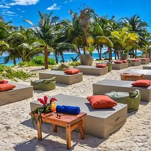 Hotell Mia Beachfront - Ocean View And Club